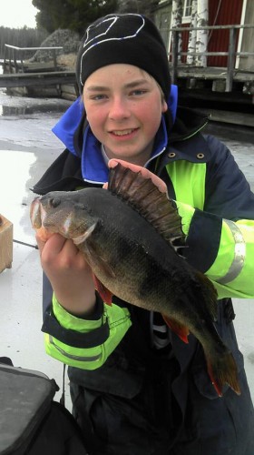 victor med borren i fisketävling med trevligt sällskap på fisketidningen