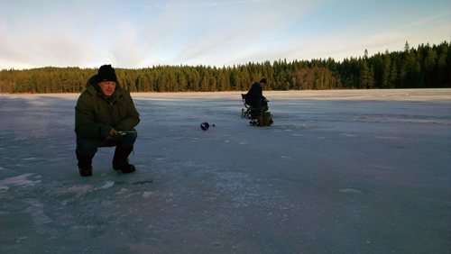 fiskereportage om pimpelfiske efter röding i fisketidning